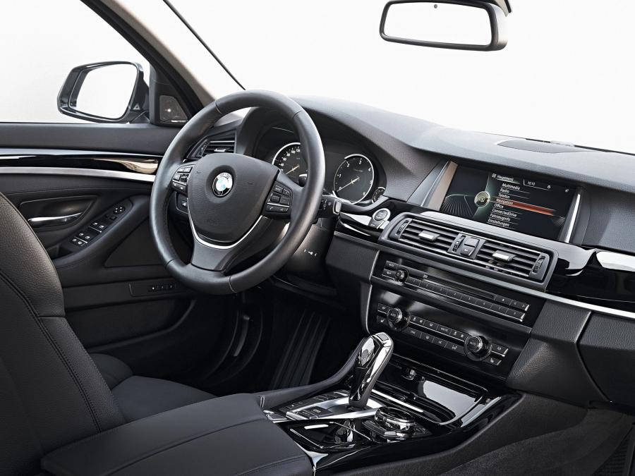  BMW 518d Sedan 2013 года  (фото 14 из 15)